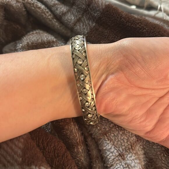 Brighton Swarovski crystals hinged bracelet with magnetic closure with pouch - Picture 3 of 6